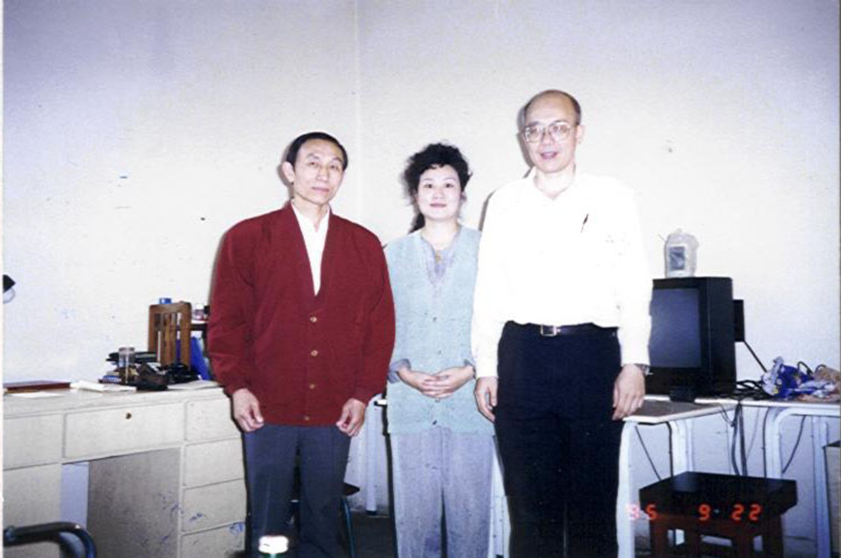 沈今川教授 (左)孫儲琳女士(中)與李嗣涔(右)